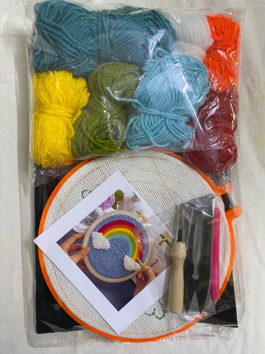Beginner embroidery kit punch needle tool detail
